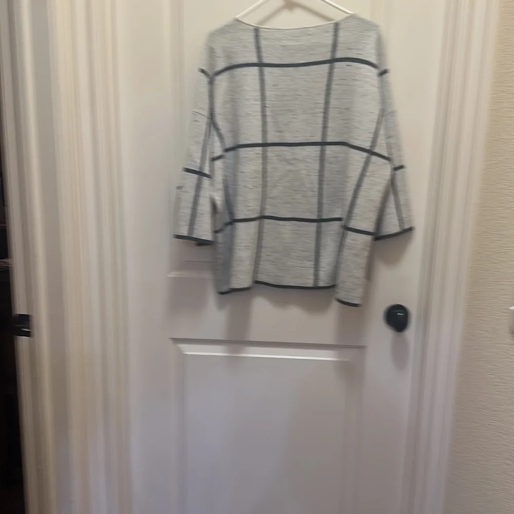 Eileen Fisher wool/ organic cotton sweater box cut. - Picture 4 of 7